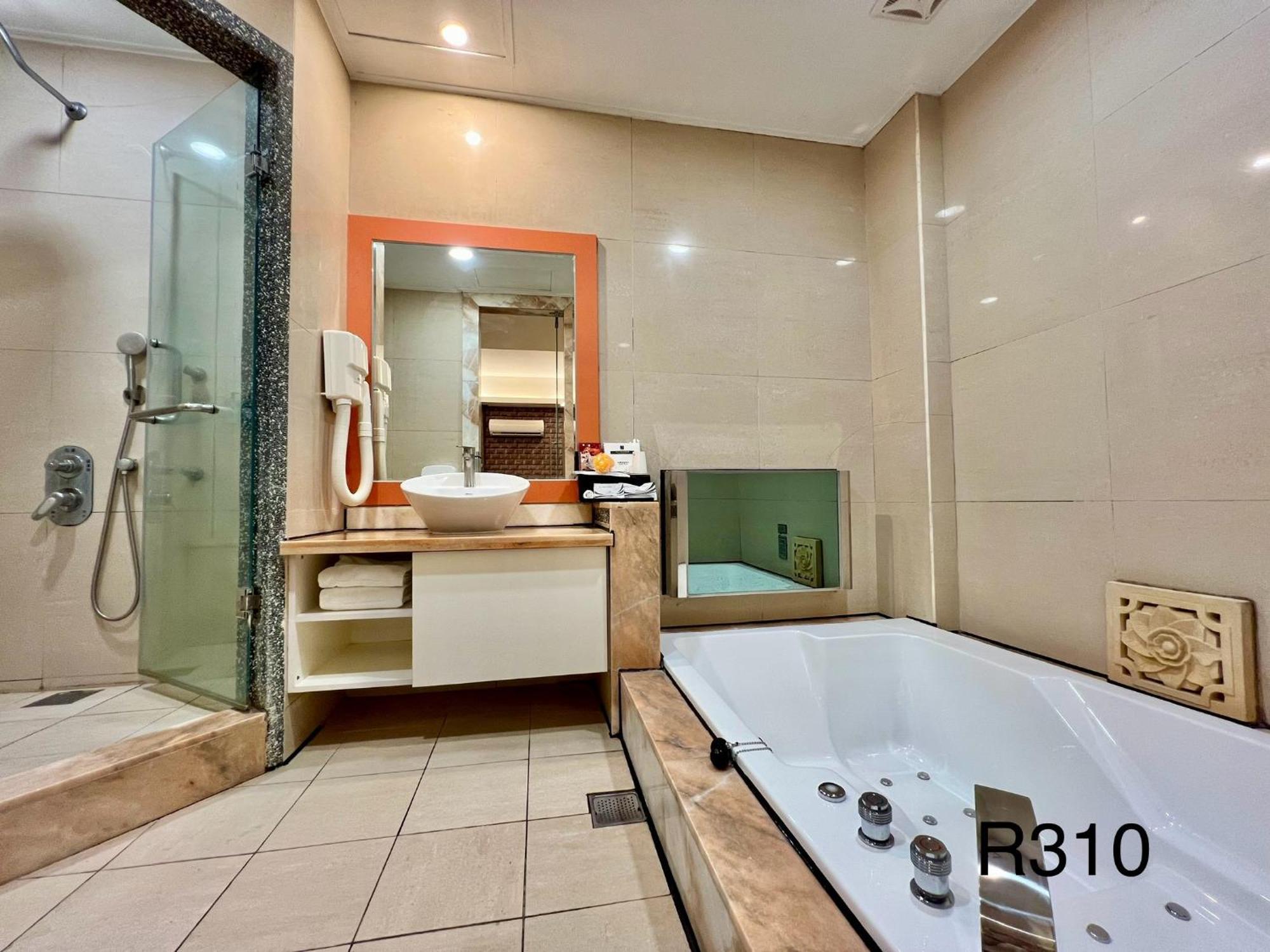 Cigar Motel Tainan Exterior photo